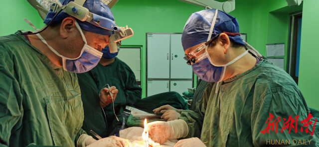 教授兄弟同臺搭“心橋”